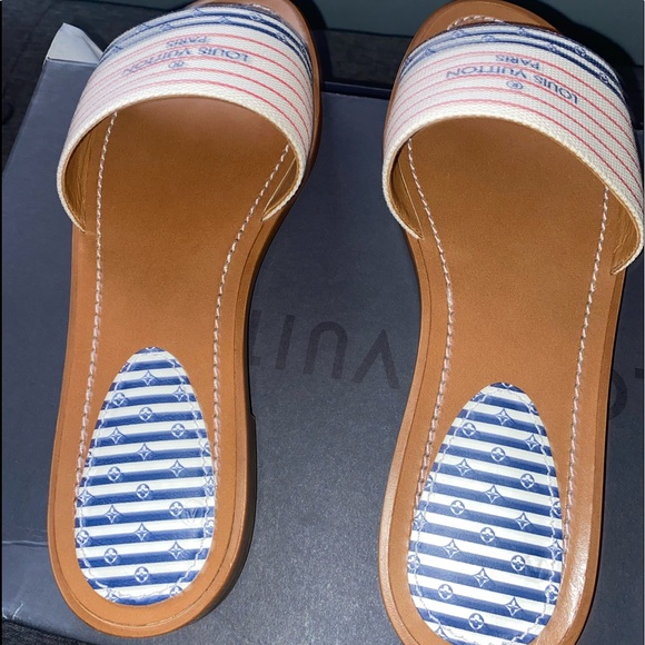 LV Escale Lock It Flat Mule - Picture 3 of 4